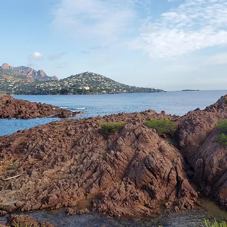 Tiki Mit Meerblick Und Direkt Am * Saint-Raphael (Var)